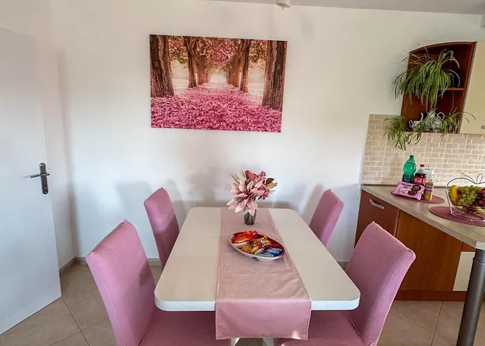 Neva Novigrad (Istria)