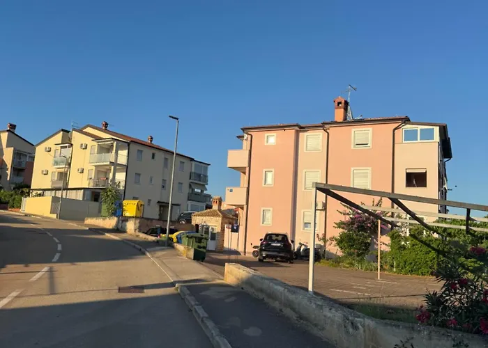 Neva Novigrad (Istria)